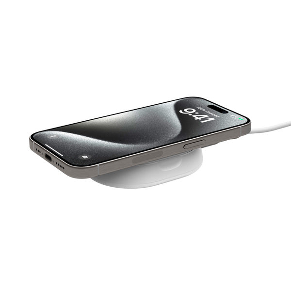 Base de carga 2 en 1 inalámbrica plegable Qi2 15 W Belkin blanca