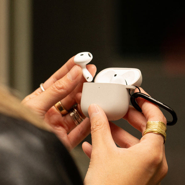 Funda silicona Active para Airpods 4 Native Union arcilla