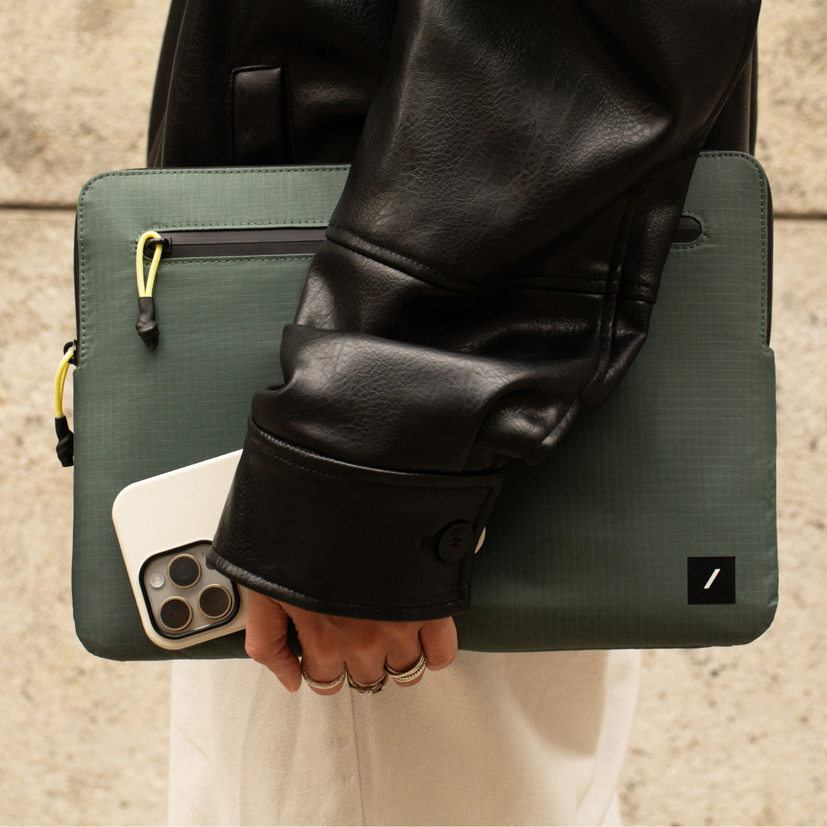 Sleeve poliéster Ultralight Macbook 16" Native union verde