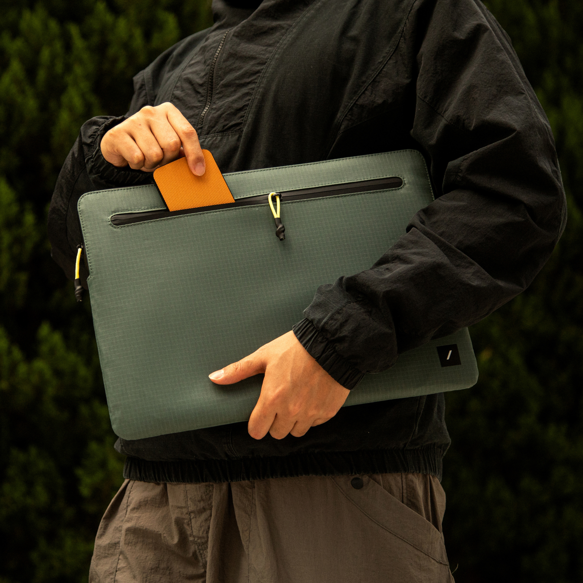 Sleeve poliéster Ultralight Macbook 16" Native union verde