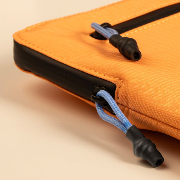 Sleeve poliéster Ultralight para Macbook 13" Native union