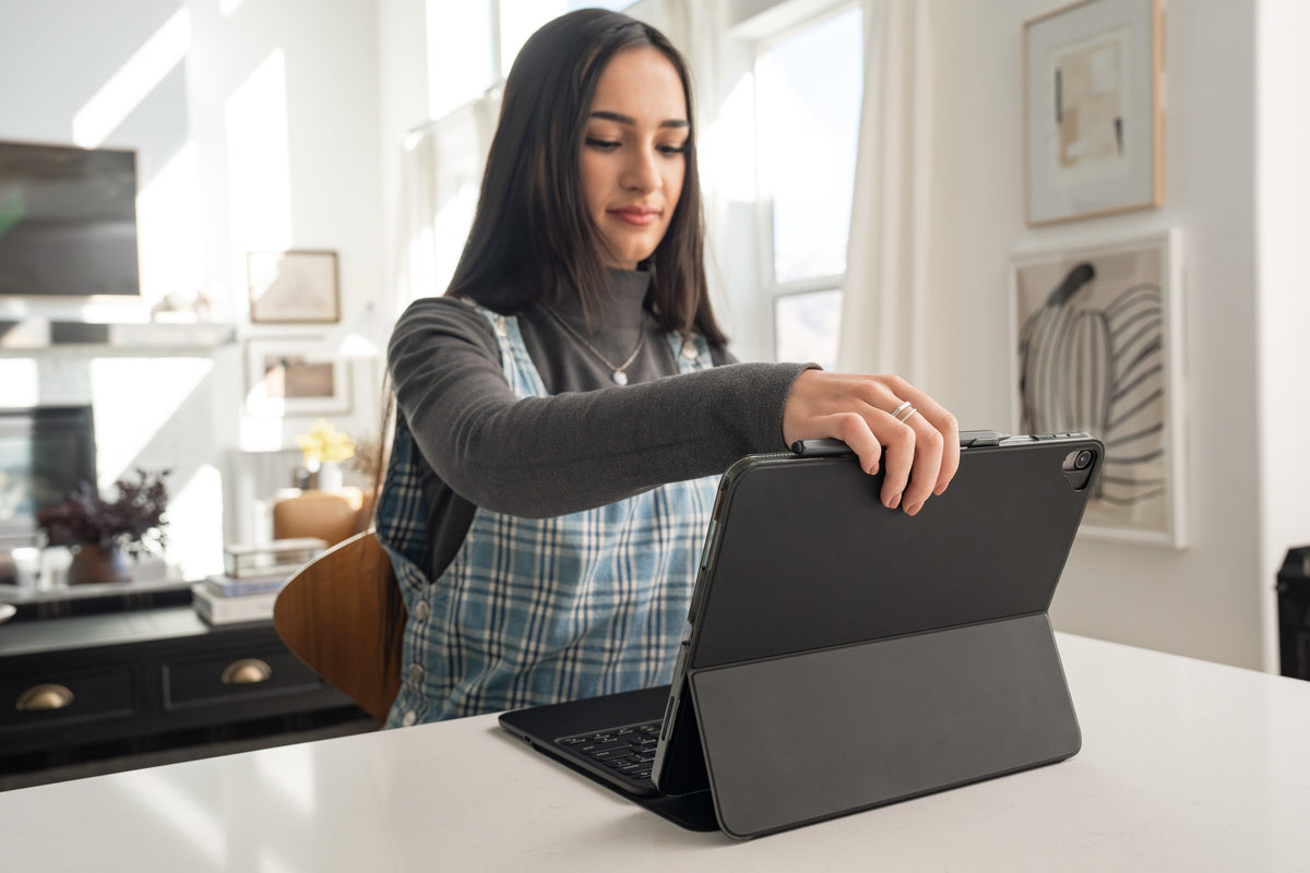 Funda con teclado en español Pro Keys 2 para iPad Pro 13" M4 Zagg
