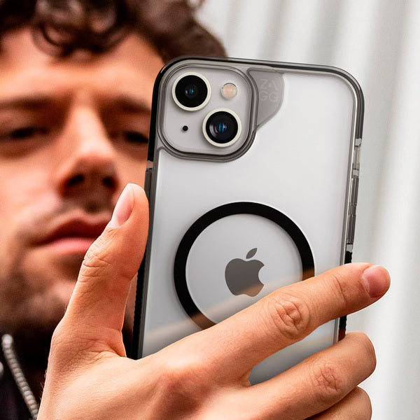 EOL> Funda dura Santa Cruz Snap MagSafe para iPhone 15 Plus Zagg negra