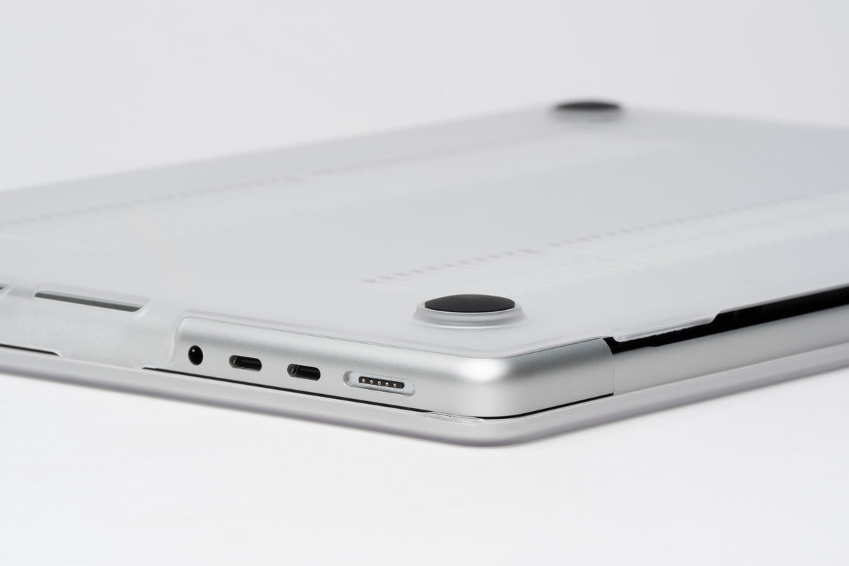 Funda dura Hardshell MacBook Pro 16" M5/M4/M3 Zagg transparente