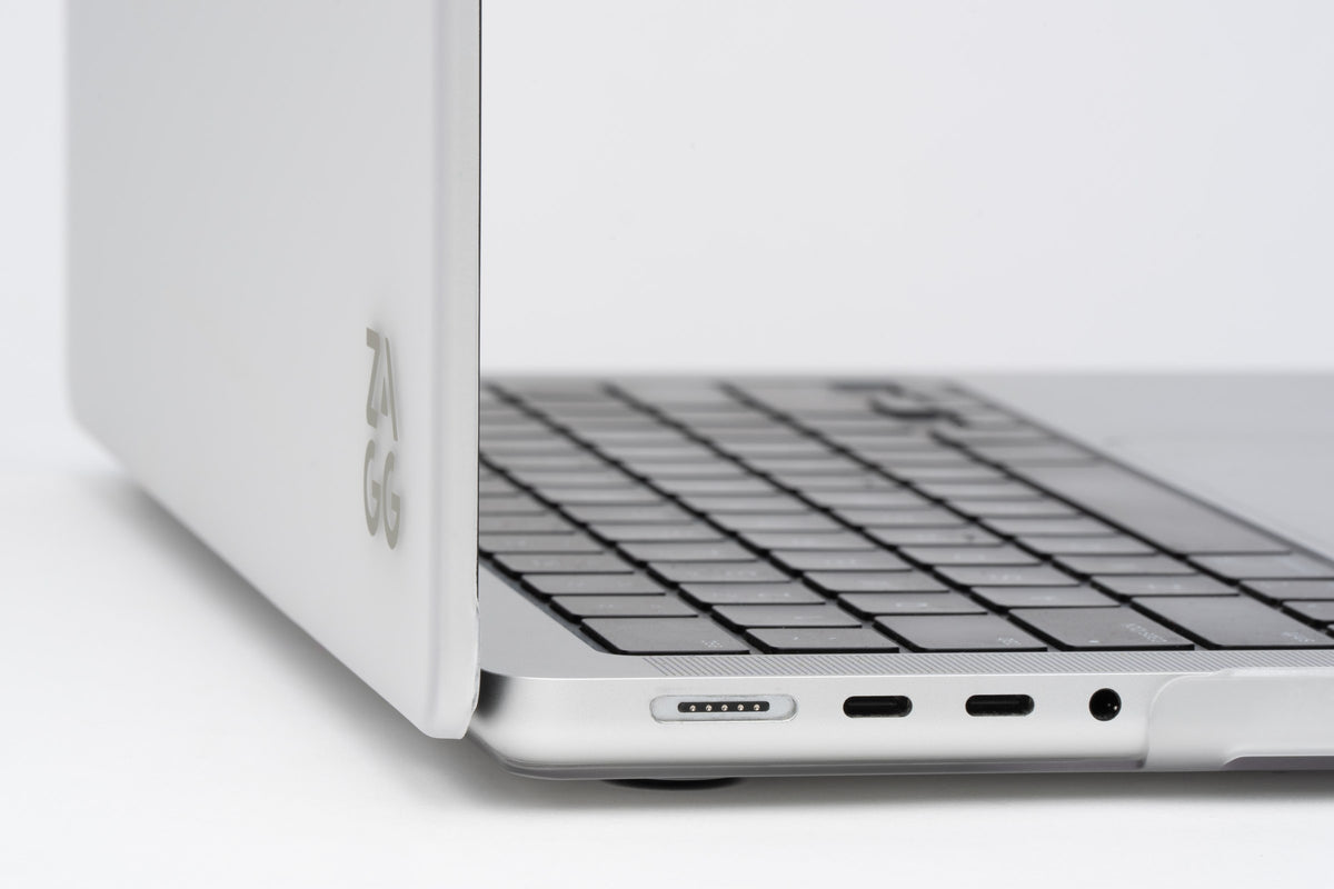 Funda dura Hardshell MacBook Pro 16" M5/M4/M3 Zagg transparente