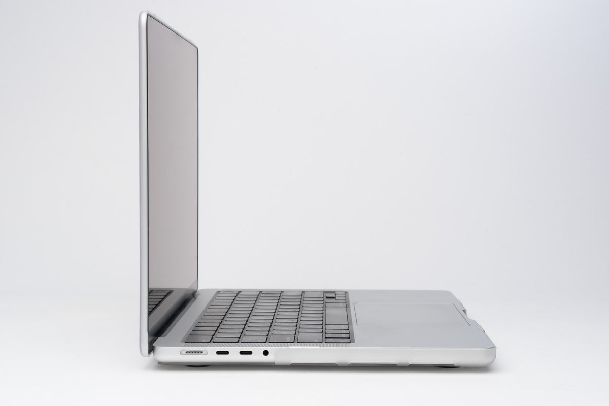 Funda dura Hardshell MacBook Pro 16" M5/M4/M3 Zagg transparente